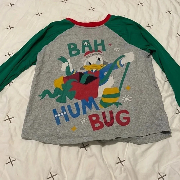 Disney Donald Duck Bah Humbug Christmas top Medium - Picture 1 of 4
